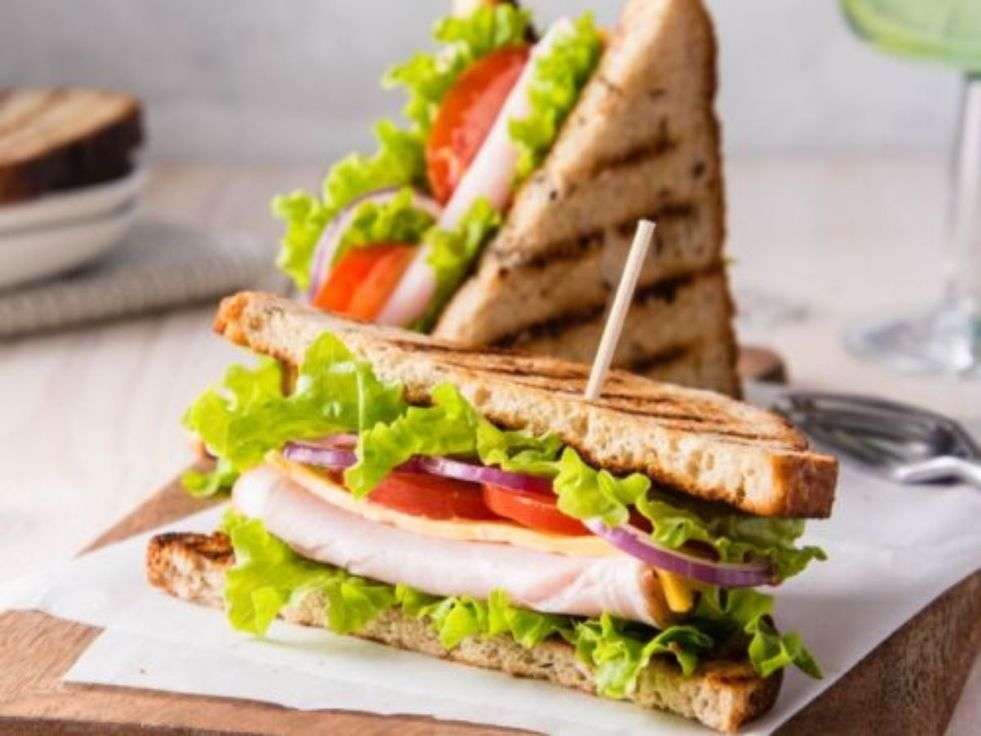 Healthy Sandwich: इस आसान रेसिपी से घर पर बनाएं हेल्दी सैंडविच, स्वाद होगा लाजवाब