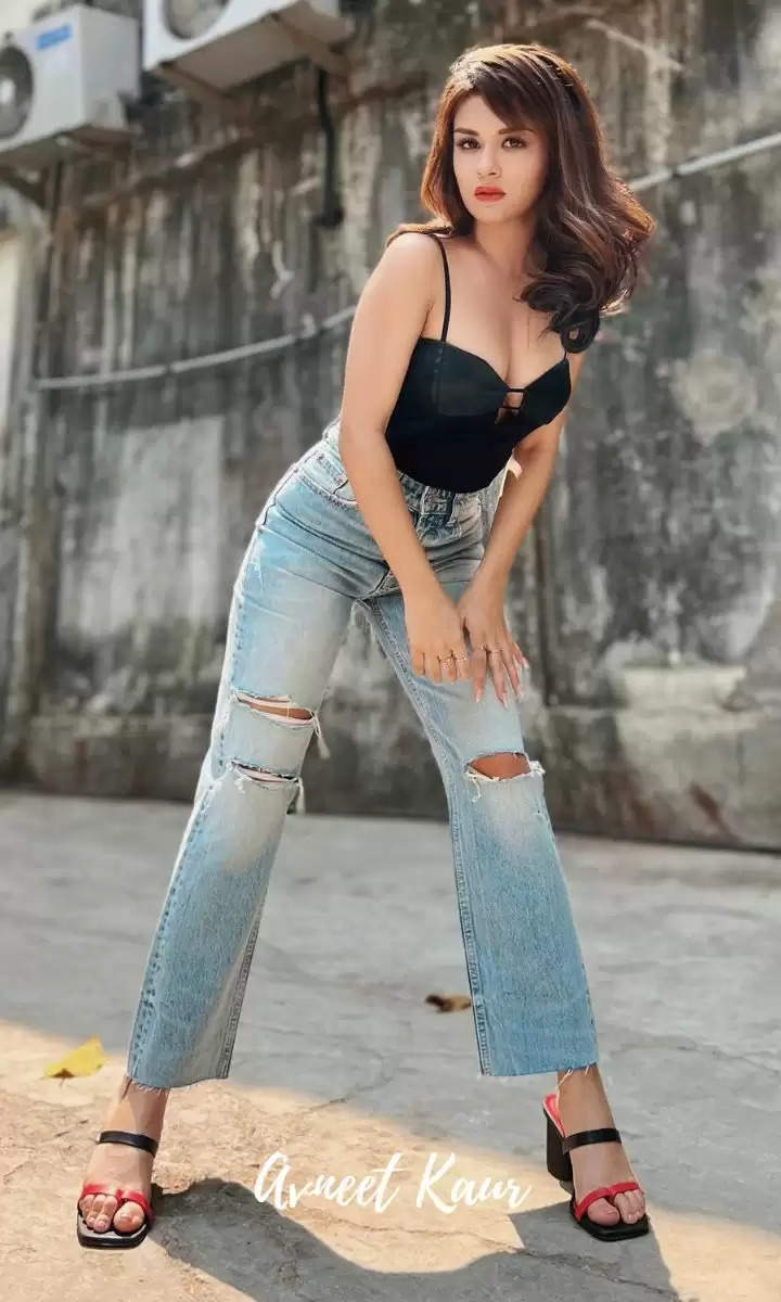 Avneet in jeans