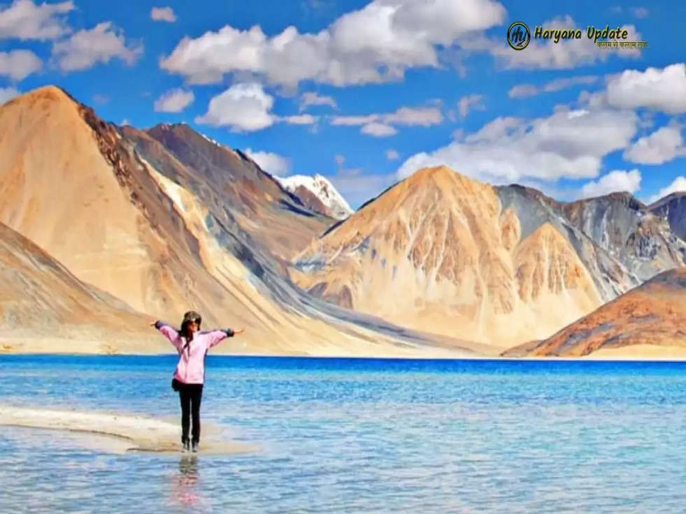 Ladakh Visit: बर्फीले पहाड़ और सुंदर झील, घूमने के लिए जाएं यहां, देखिए फोटो 