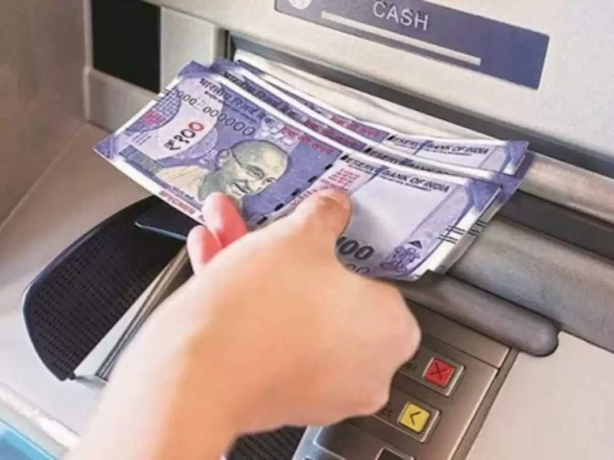 ATM से बार- बार निकालते हैं कैश तो भूलकर भी ना करें ये गलती, हो सकता है ये बड़ा नुकसान