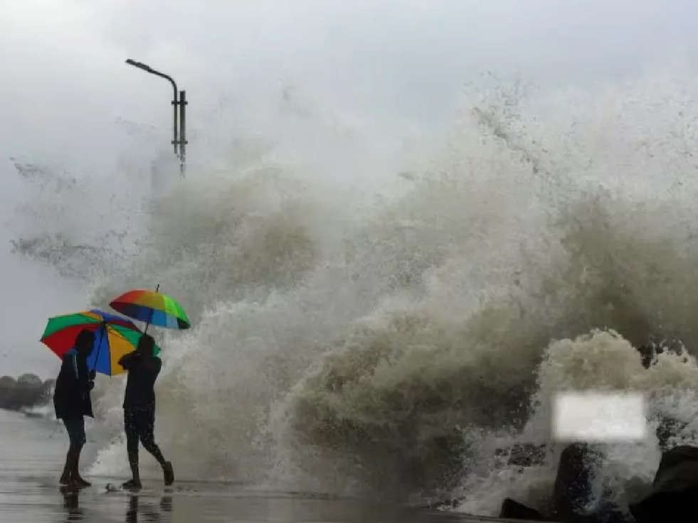 Cyclone Biparjoy को लेकर जारी हुआ बड़ा अपडेट, गुजरात और मुंबई समेत कई इलाकों में धारा 144