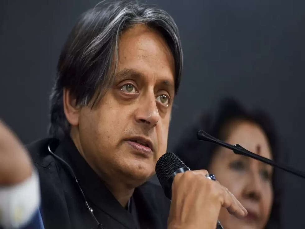 sashi tharoor meet with sonia gandhi