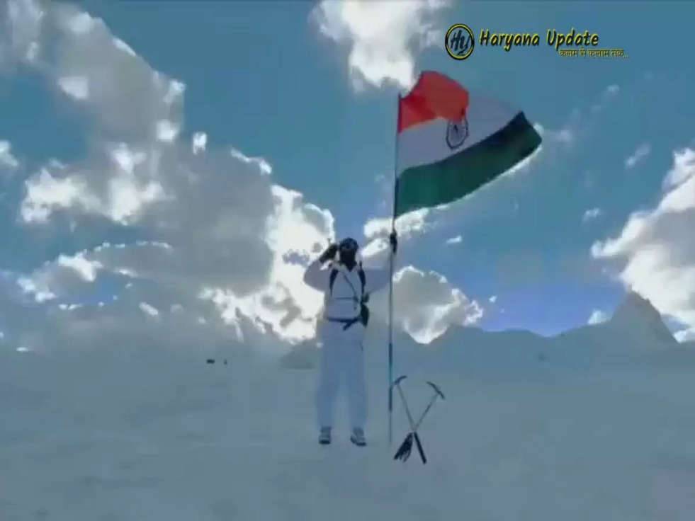 Snowy peaks of Siachen: गर्व से लहराया तिरंगा, जवानों ने पेश किया देशभक्ति का अद्भुत नजारा, Video