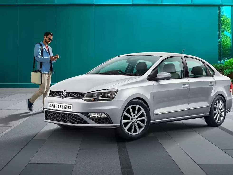 डीलरशिप पर नजर आई Volkswagen की बिल्कुल नई सेडान, देखिए गजब फीचर्स