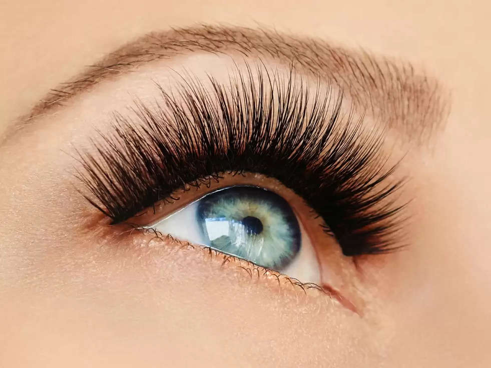 Eyelashes Growth: इन 10 उपायों से होगी आपकी आँखों की पलके खुबसूरत 