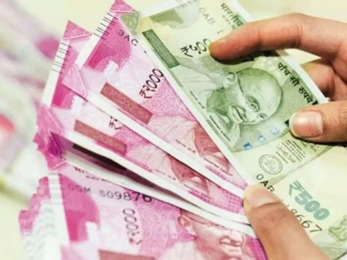 7th Pay Commission: केंद्रीय कर्मचारियों को बल्ले-बल्ले, जानें कब बढ़ेगा DA?