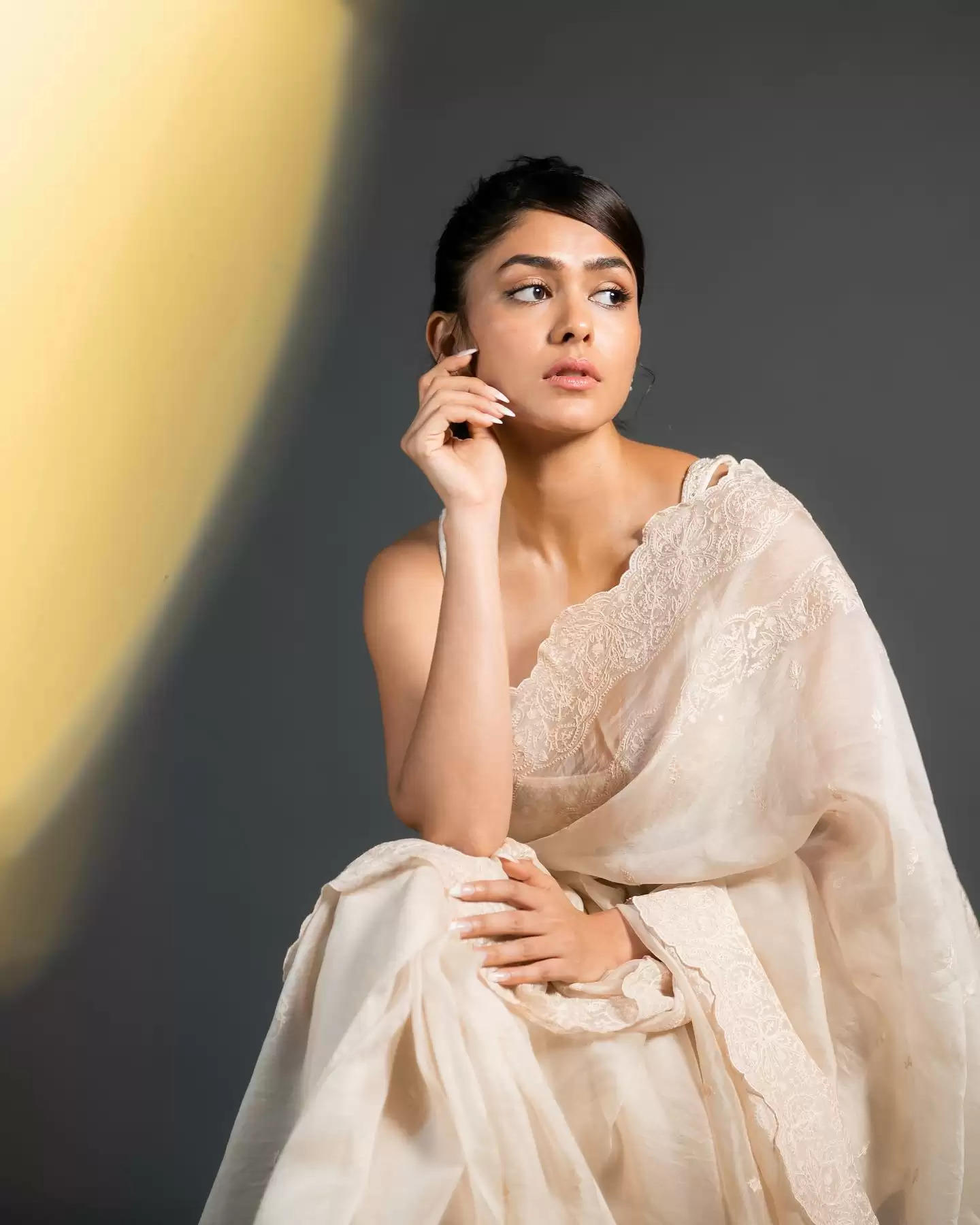 mrunal thakur pics