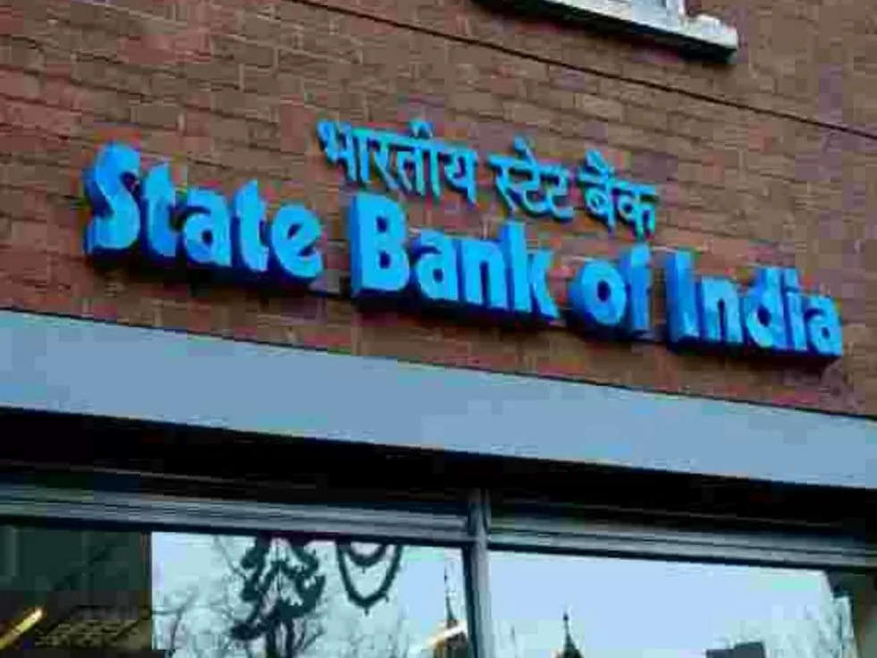 SBI ग्राहकों को झटका, आज से खर्च करने होंगे ज्यादा पैसे, जानें नया नियम 