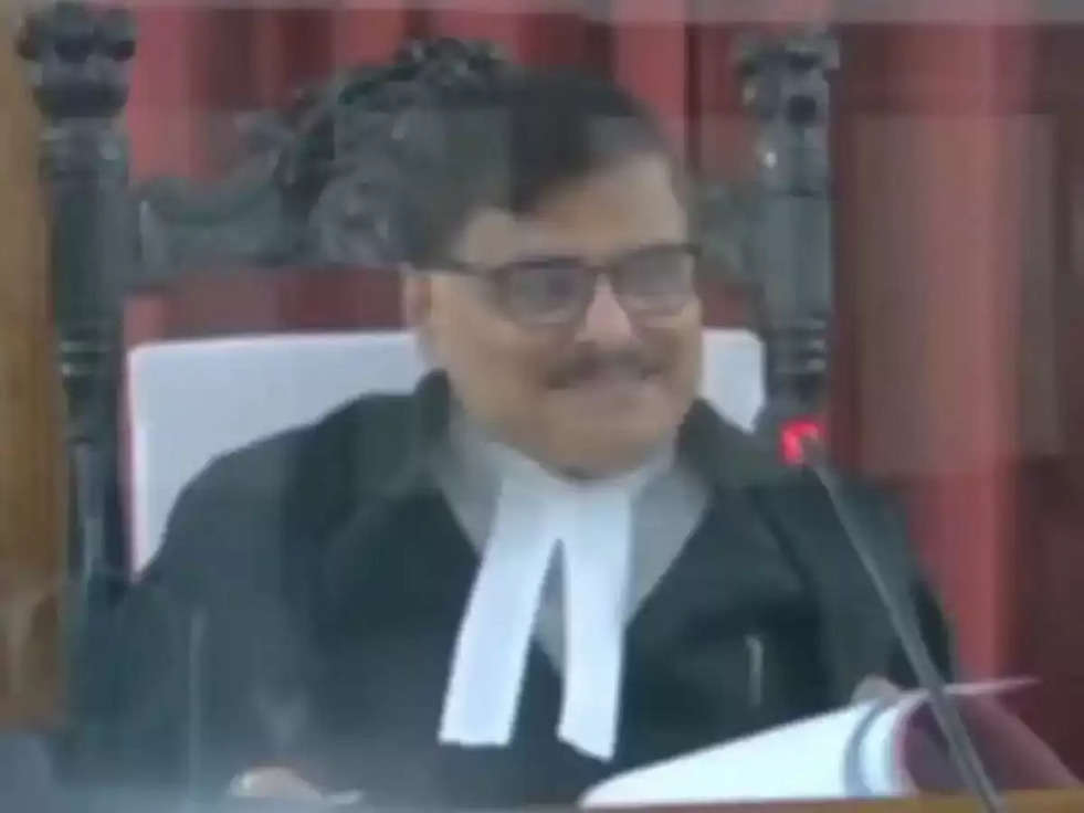 Judge and Lawyer video Viral: वकील ने जज कहा  बोला- समझे की नहीं? Judge ने लगा दी क्लास, देखिए  वीडियो