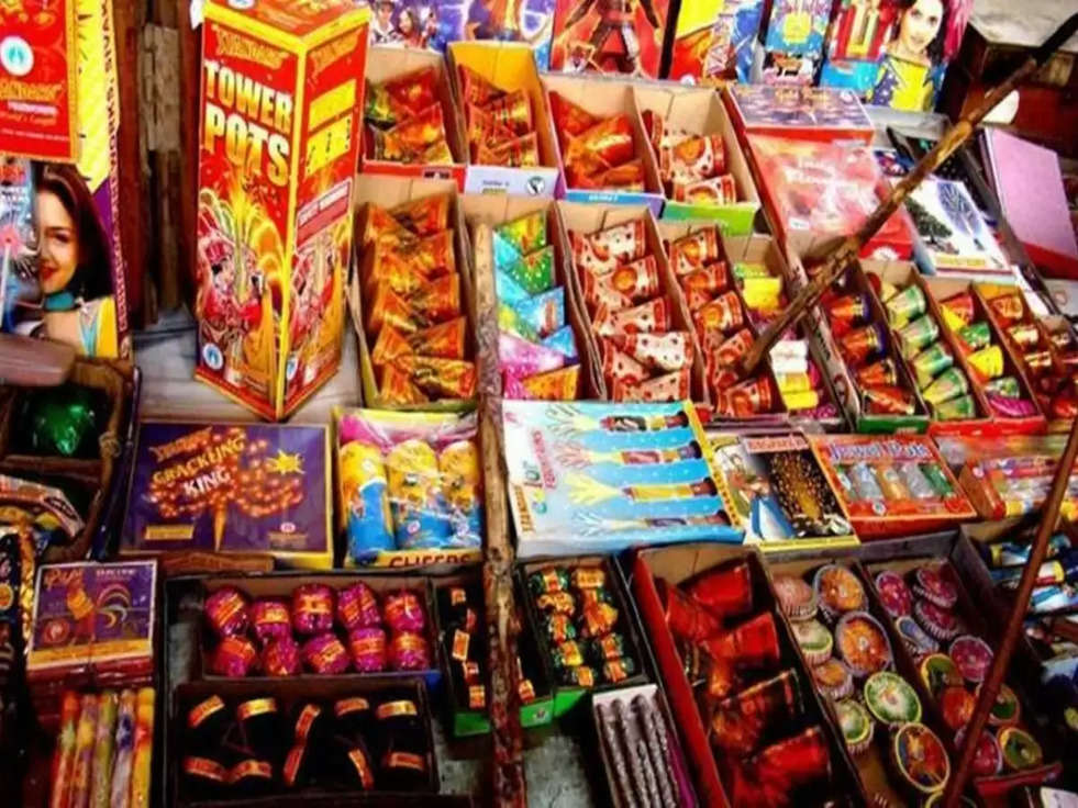 Firecrackers Ban: वायु प्रदूषण पर दिल्ली सरकार का बड़ा कदम, पटाखों पर लगाया प्रतिबंध