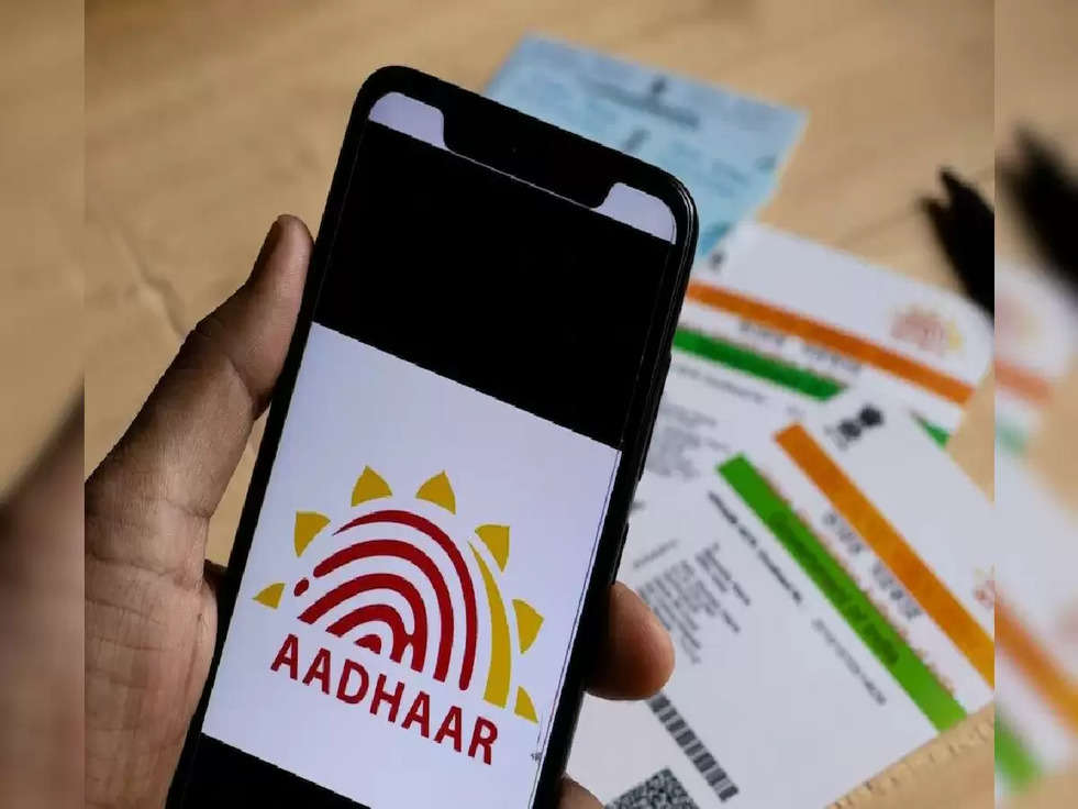 Aadhaar card : इतने प्रकार के होते हैं आधार कार्ड