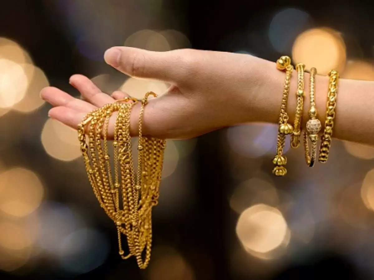 Gold Latest Price: त्योहारी सीजन से पहले गिरा सोने का रेट, चेक करें आज के भाव 