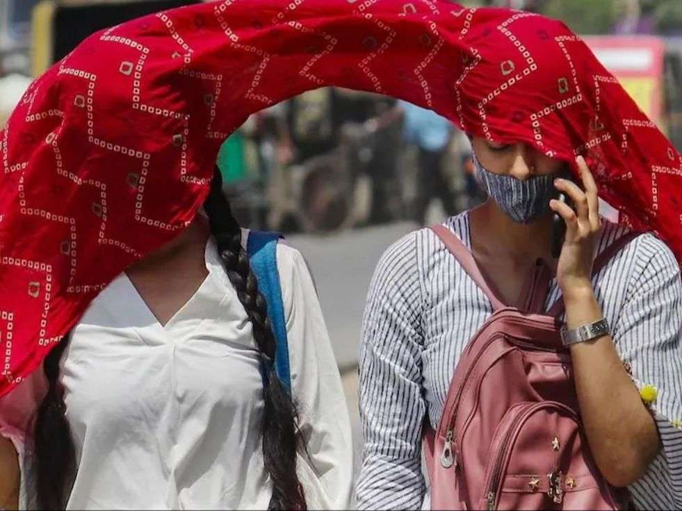 Delhi Weather: मौसम विभाग ने दी जानकारी, दिल्ली-NCR के लोगों को फिर झेलनी पड़ेगी भीषण गर्मी