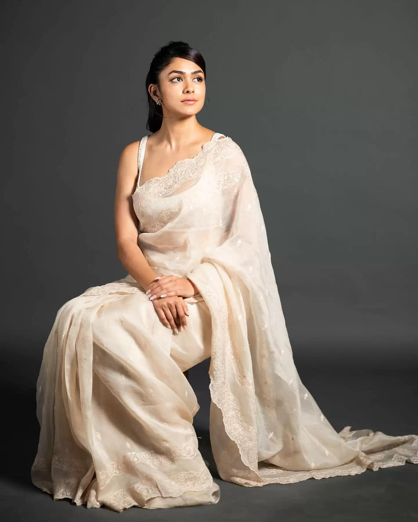 Mrunal Thakur Latest photos