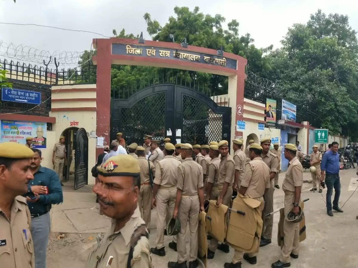 Gyanvapi Case: वाराणसी में धारा 144 लागू, आज दोपहर 2 बजे आएगा कोर्ट का फैसला