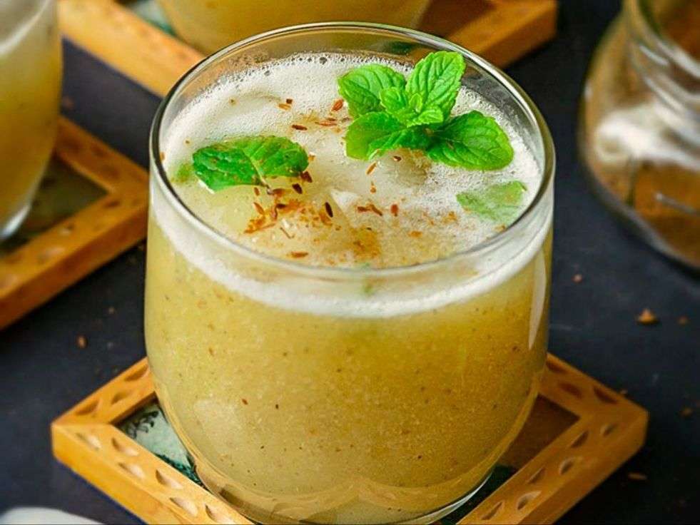 Aam Panna Recipe: तेज गर्मी होगा बचाव, इस आसान रेसिपी से घर पर बनाएं कच्चे आम का पन्ना 