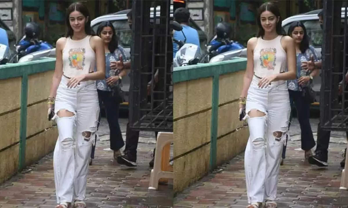 Actress Spotted Looks: मुंबई की सड़कों पर हीरोइनों में छिड़ा बोल्डनेस कॉम्पिटिशन, देखिए शानदार लूक