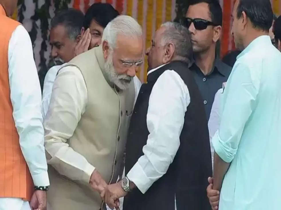 mulayam singh with narender modi