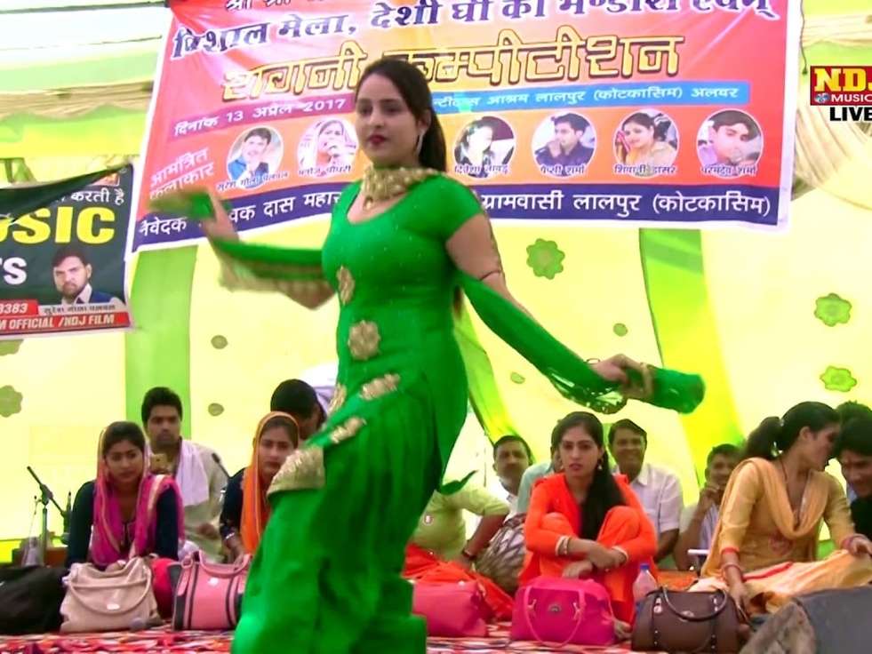 Dance Video: गोरी रानी को डांस करते लगी गर्मी, कुर्ता उठाकर जोर-जोर से हिलाया ये अंग