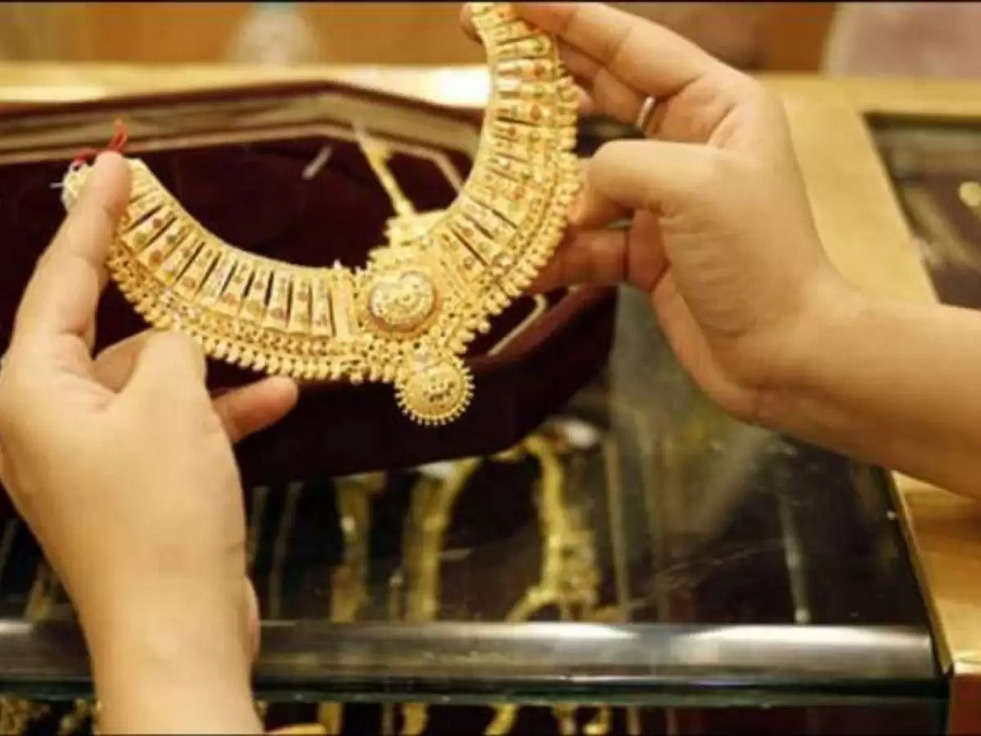 Gold Price Today: 5,500 से ज्यादा सस्ता हुआ सोना, चेक करें लेटेस्‍ट रेट