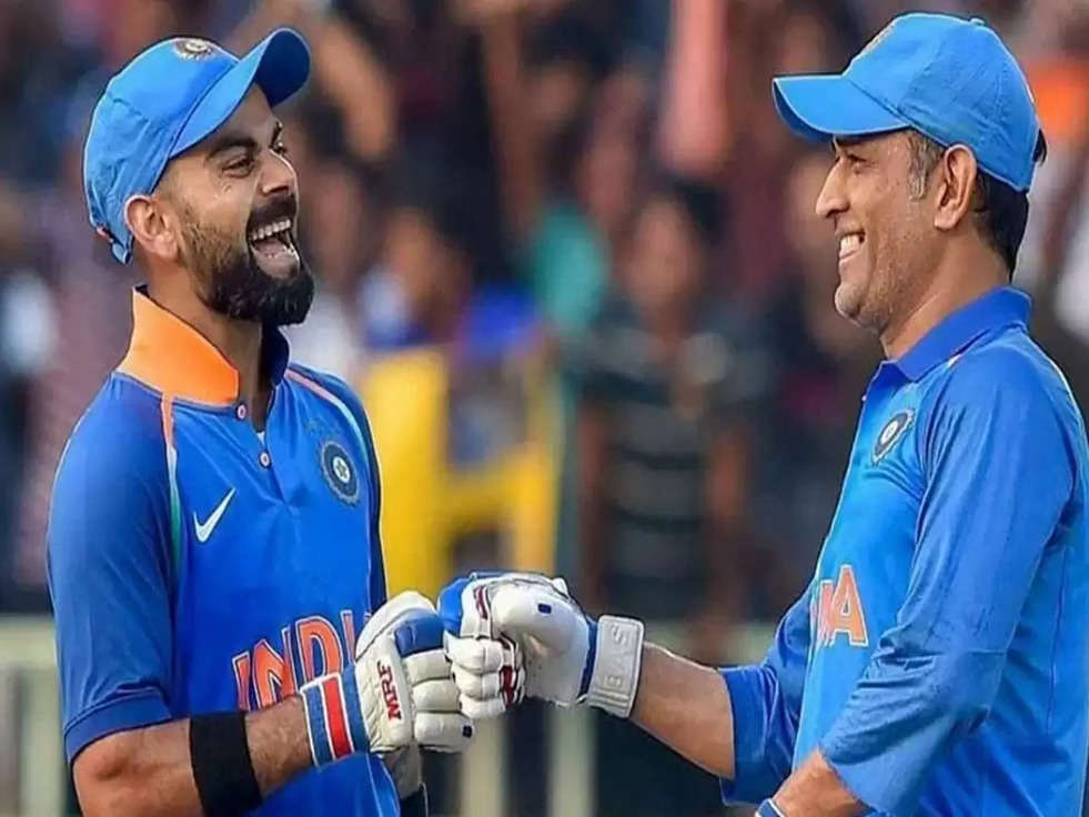 Virat Kohli-MS Dhoni: क्या विराट कोहली लेगें रिटायरमेंट ? सोशल मीडिया पर मचा बवाल 