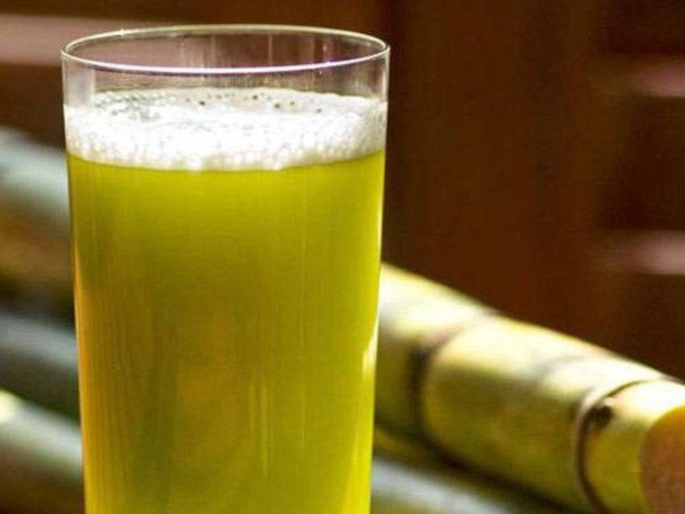 Sugarcane Juice Recipe: इस आसान रेसिपी से घर पर बनाएं बिना चीनी के गन्ने का जूस, जानें पूरी विधि