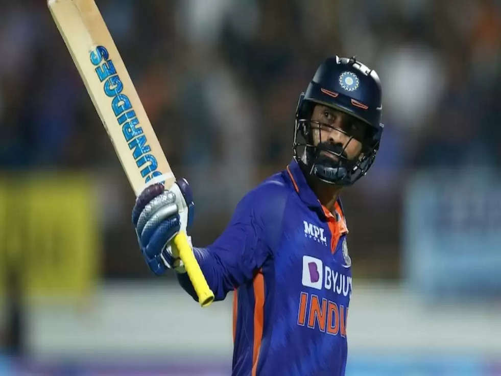 Dinesh Karthik: इस खिलाडी की वजह से बर्बाद हो रहा 2 प्लेयर्स का करियर, जानिए 