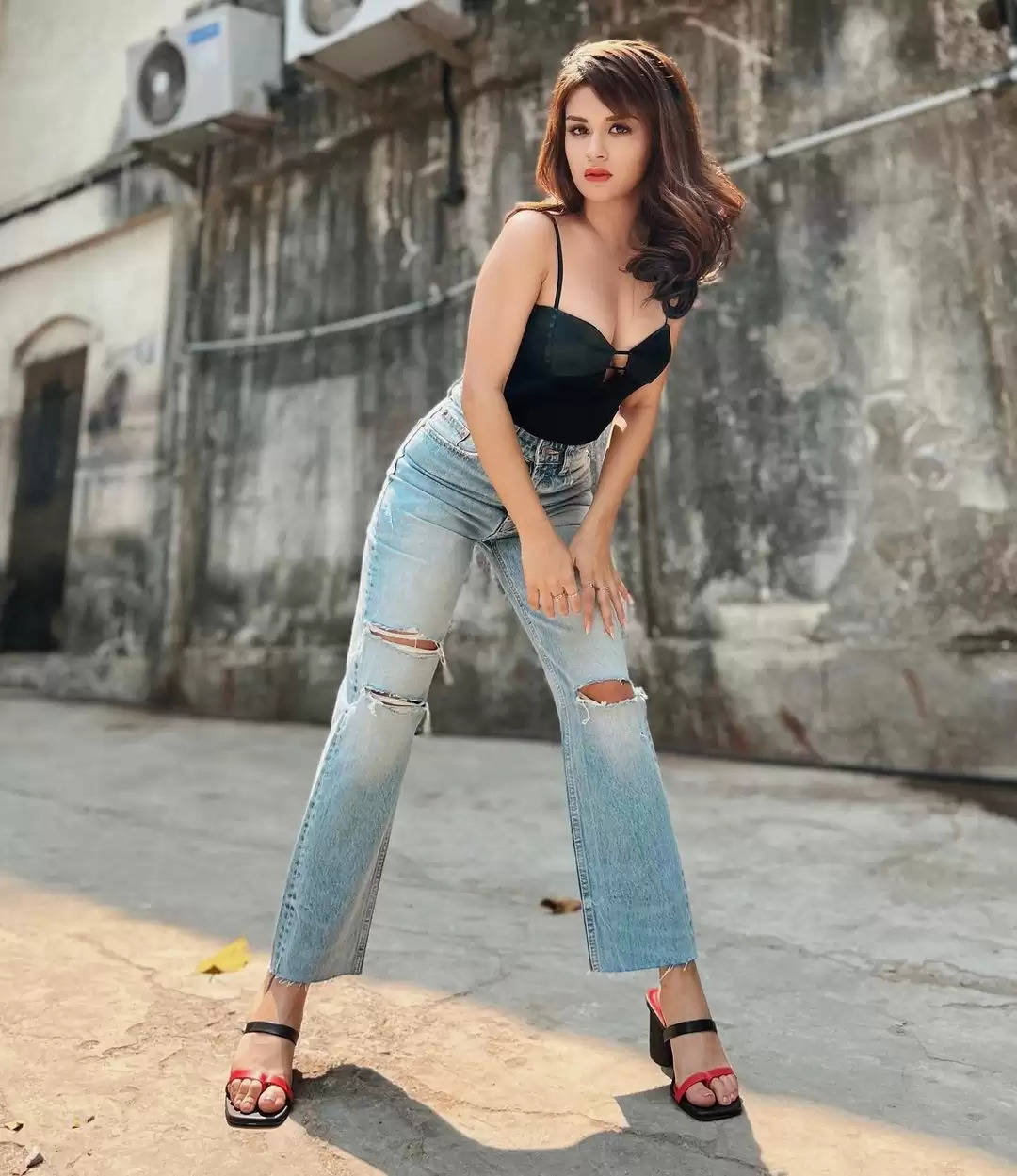 avneet kaur jeans look stylish